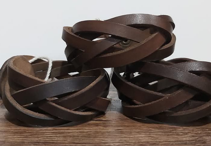 Кожена гривна